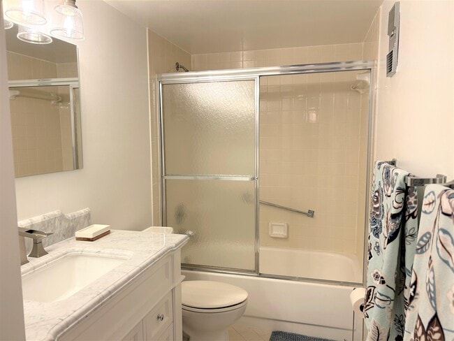 Building Photo - 3101 Lucerne Park Dr