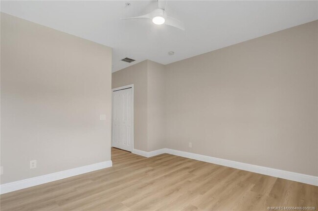 Building Photo - 3651 NE Pineapple Ave