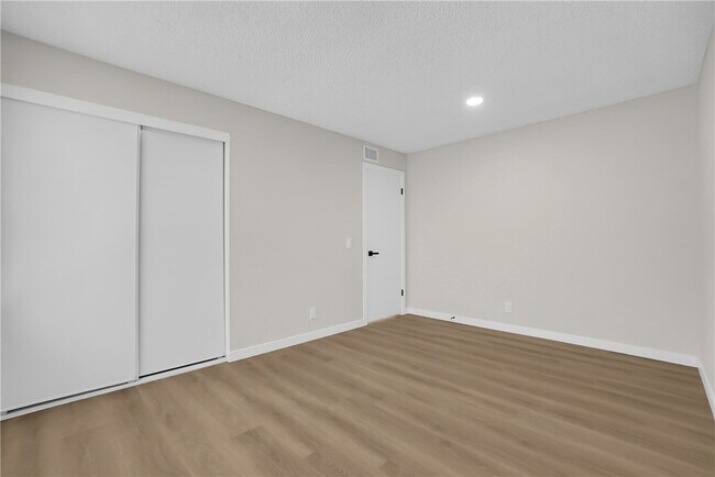 Building Photo - 1242 Sultan Cir