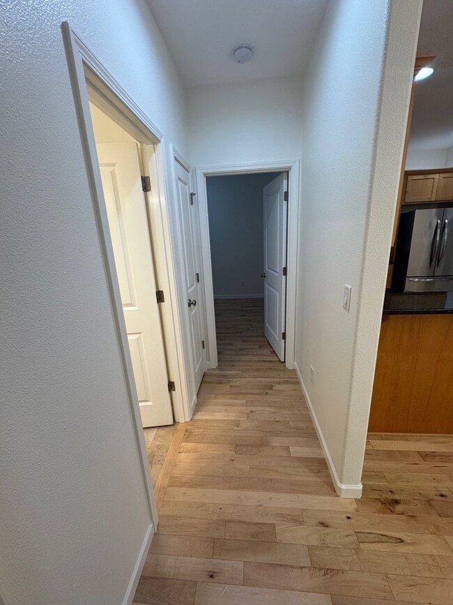Building Photo - 3 Bedroom 2 Bath at Astoria