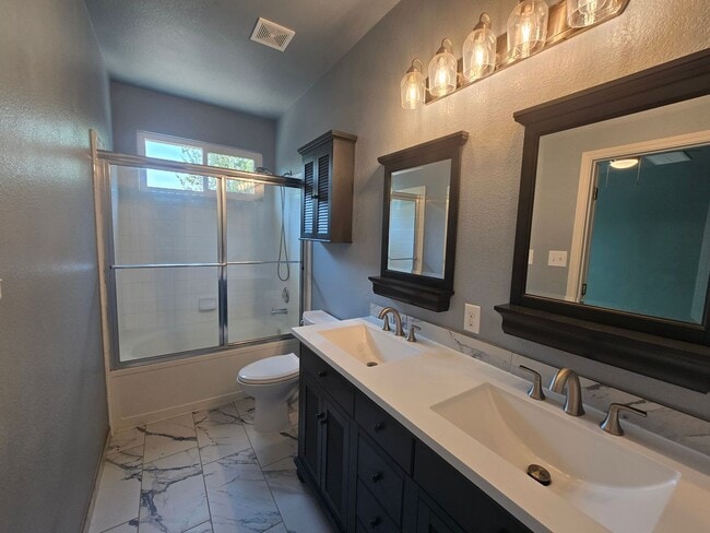 Building Photo - Charming Single Story 4bed 2 bath home in ...