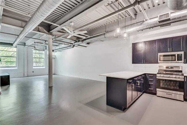 Building Photo - 400 Village Pkwy