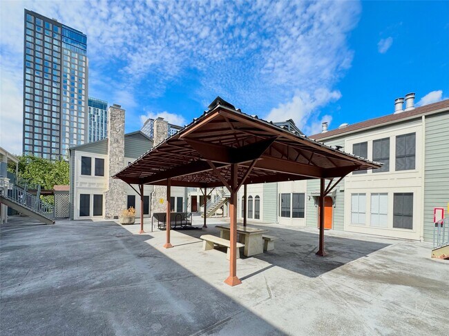 Building Photo - 2529 Rio Grande St