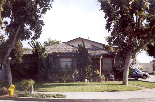 View of 1805 Oliver Street - Kendall Apartments