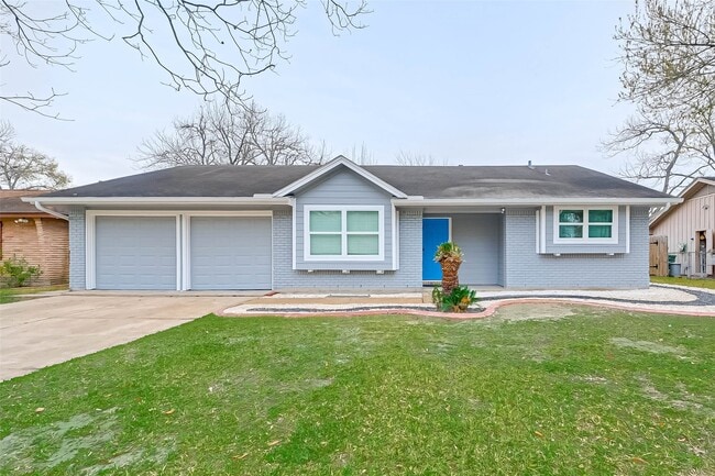 Building Photo - 5330 Hialeah Dr