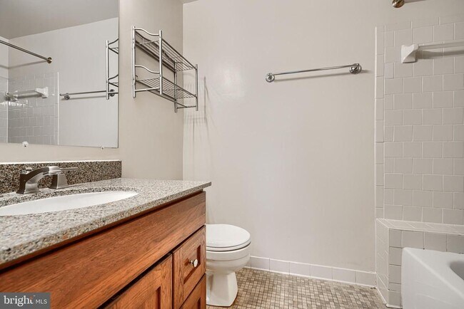 Building Photo - 123 W Barre St