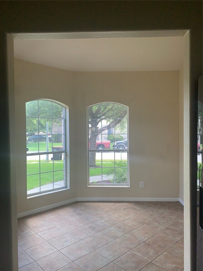 Building Photo - 18427 Fir Hollow Cir