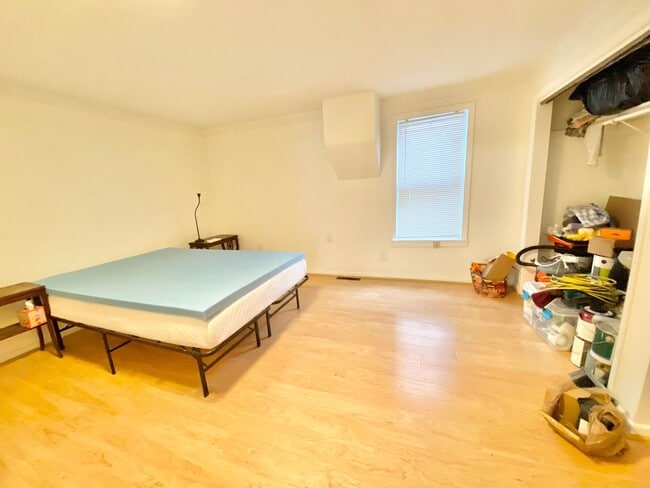 Building Photo - 93 Walnut St