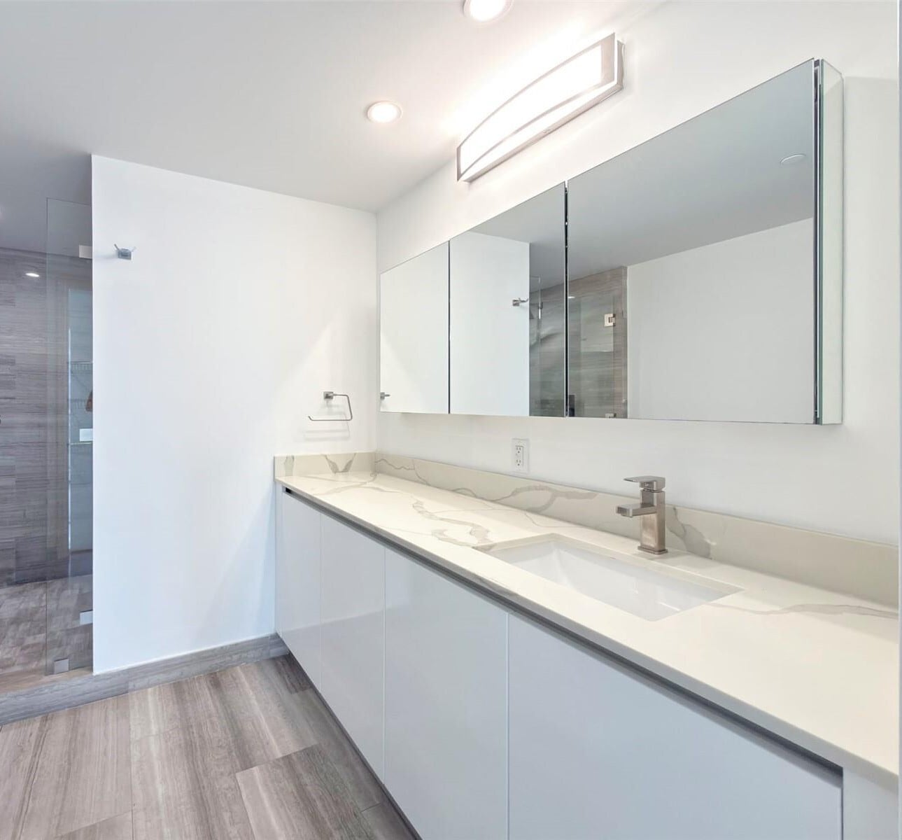 Building Photo - 1300 Brickell Bay Dr