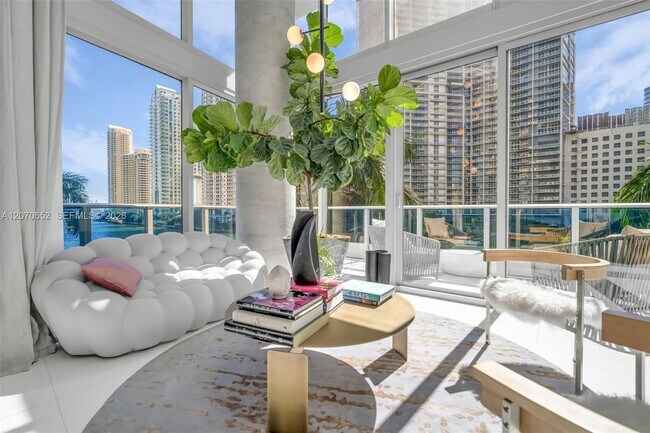 Building Photo - 200 Biscayne Blvd Way