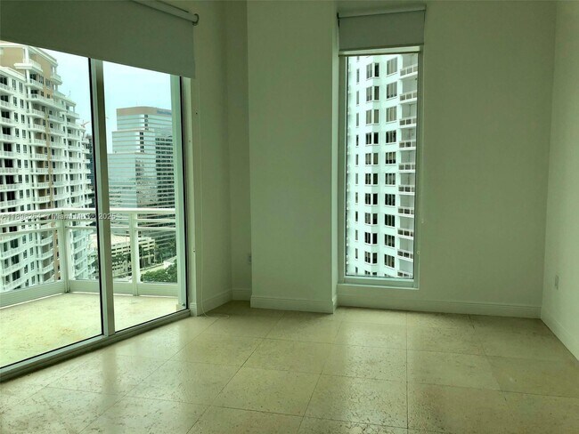 Building Photo - 900 Brickell Key Blvd