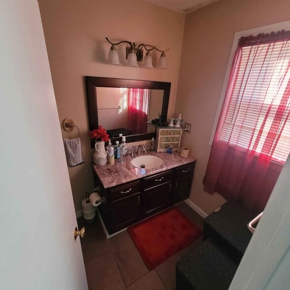 Building Photo - 388 Bradford Ave