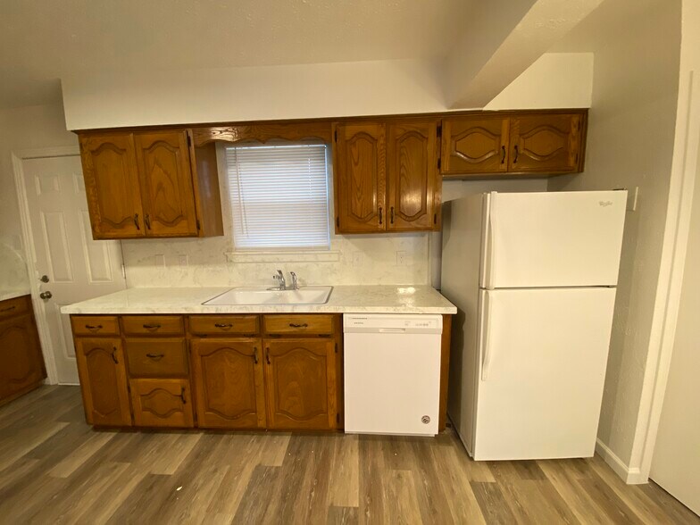Building Photo - 2047 Farola Dr
