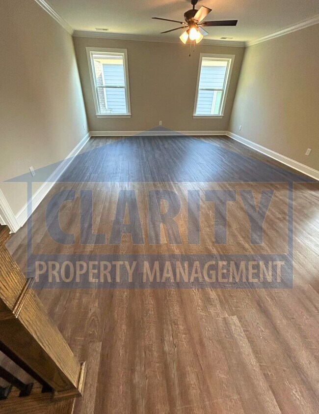 Building Photo - Spacious 4-bedroom home in prime Cleveland...