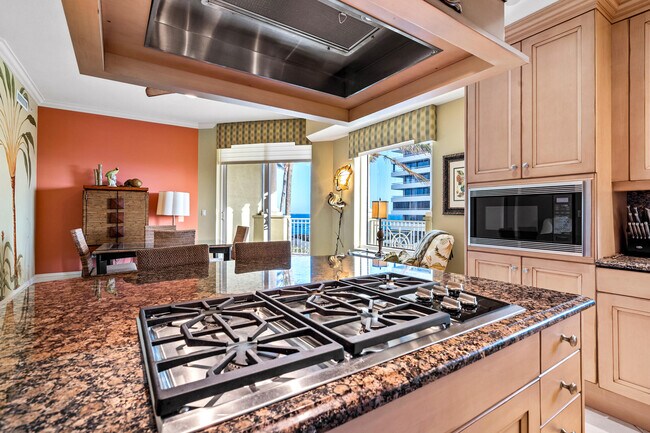 Building Photo - 5310 N Ocean Dr