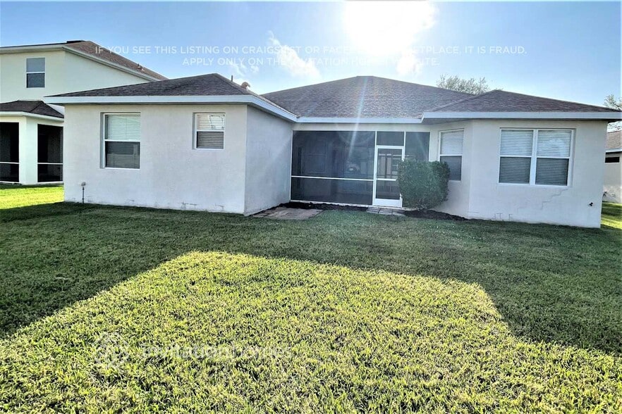 Building Photo - 7018 43rd Ave E