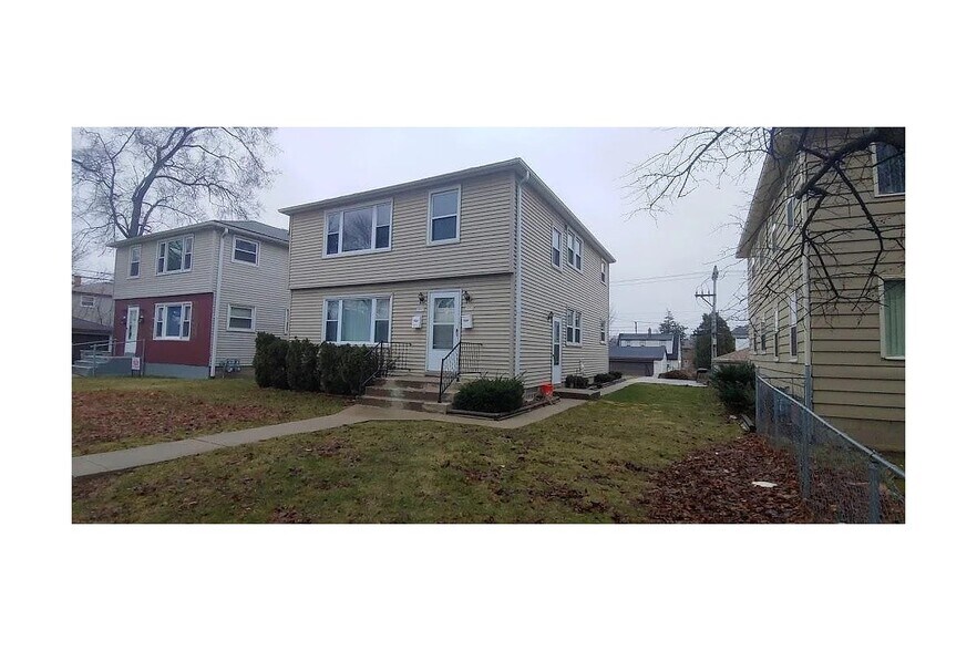 Exterior Duplex - 5950 N 69th St