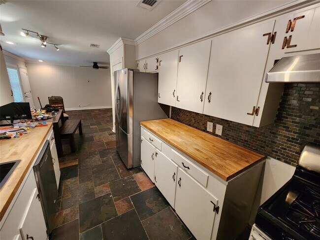 Building Photo - 5535 Berry Creek Dr