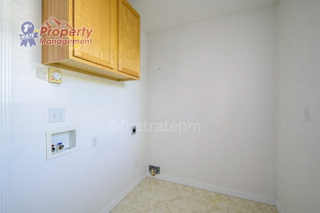 Building Photo - 1923 N Tyra Ave