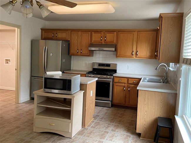 Building Photo - 2215 Ada Ln
