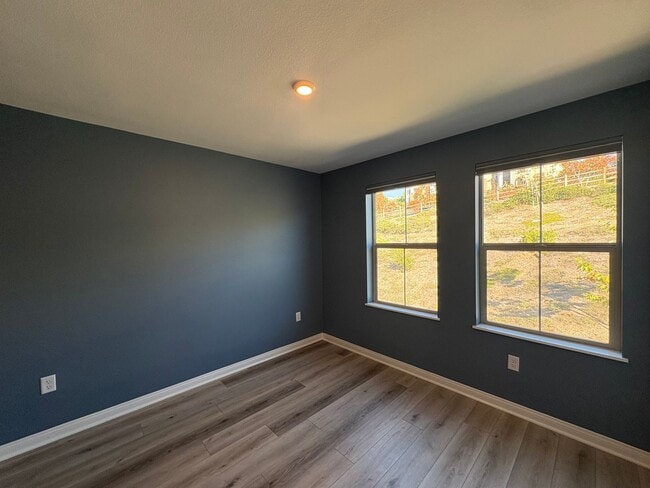 Building Photo - Modern Turn-Key Three-Story Townhome