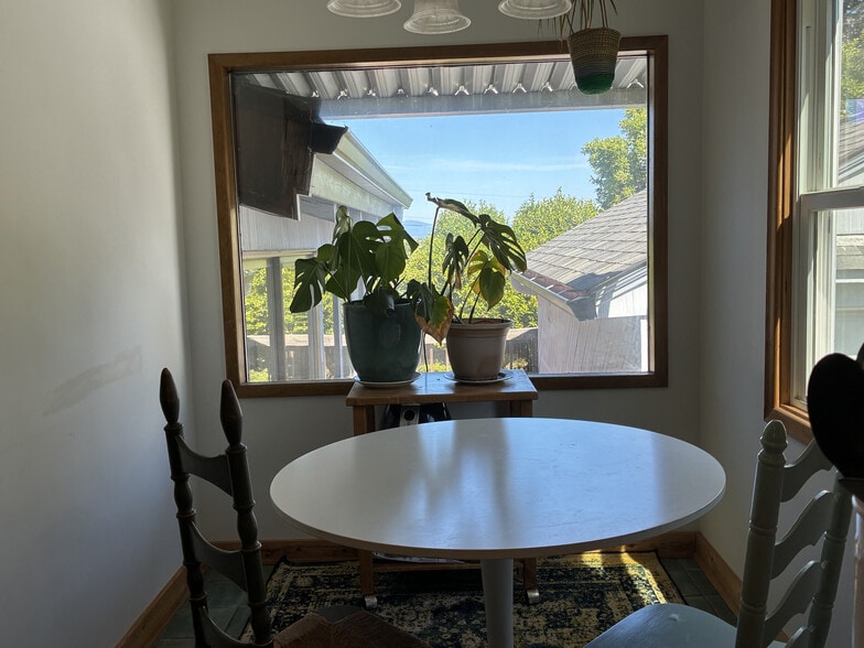 Building Photo - 834 SE 72nd Ave