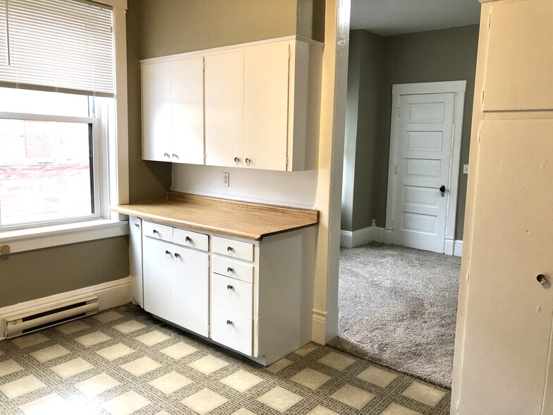 kitchen into living area - 108 King St