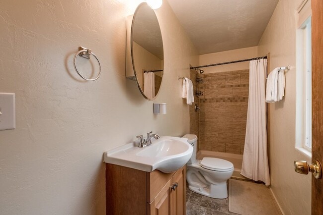 Building Photo - 3812 Calle Del Monte NE