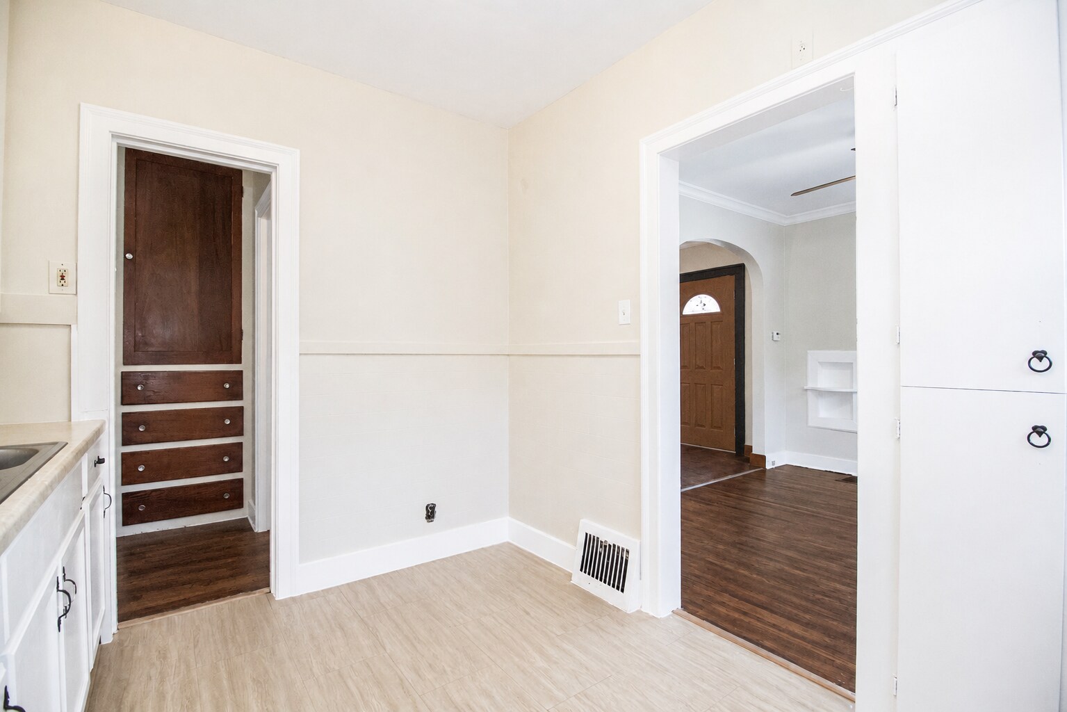 Building Photo - 1467 Crestwood Rd