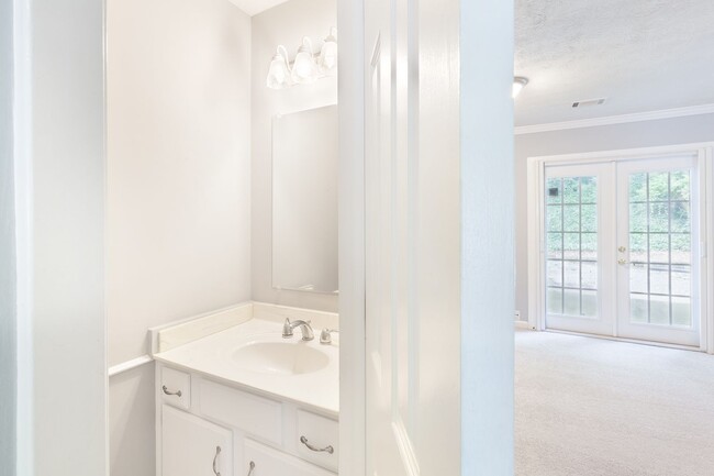 Building Photo - Two-Story Townhome Quiet Neighborhood w/ G...