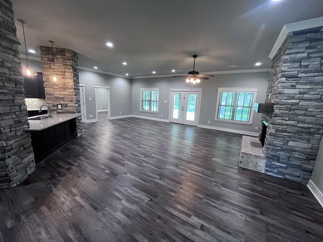 Building Photo - 206 Bridgewood Dr