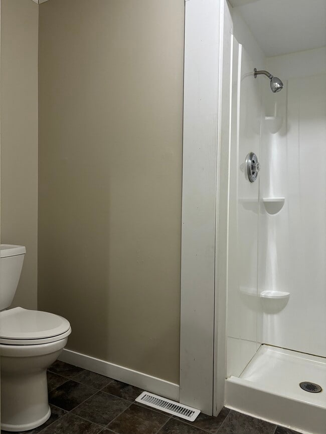 Building Photo - 2421 White Oak Trail