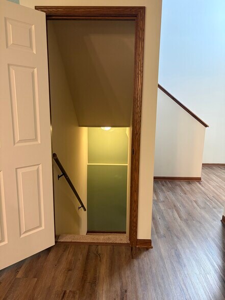 Building Photo - 8200 Broken Ridge Dr