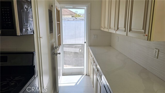 Building Photo - 640 W Glenoaks Blvd