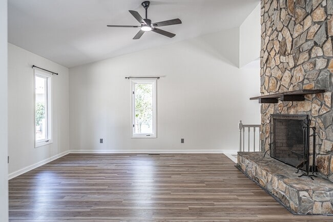 Building Photo - 980 Monticello Dr