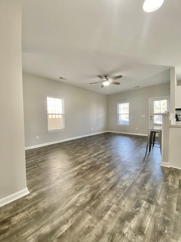 Building Photo - 842 Kiawah Ln