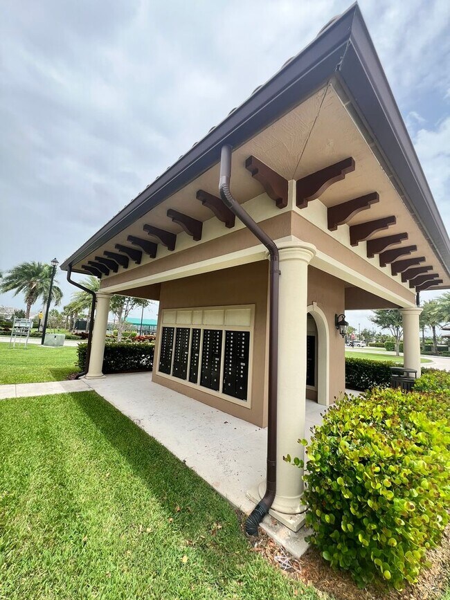 Building Photo - STUNNING LAKEFRONT 3 BEDROOM, 2.5 BATH HOM...