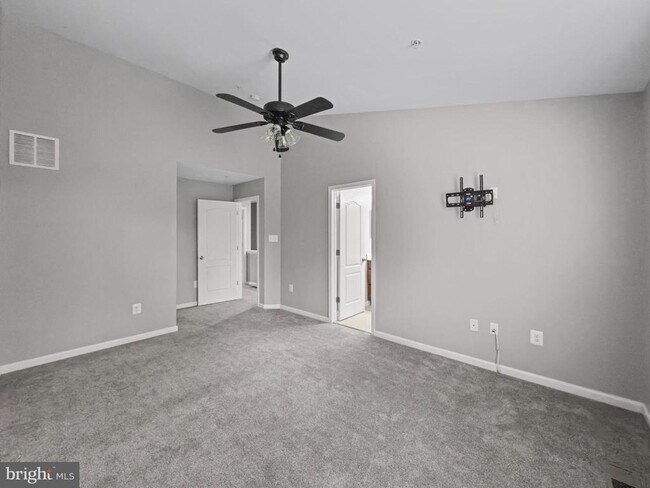 Building Photo - 7425 Willow View Ln