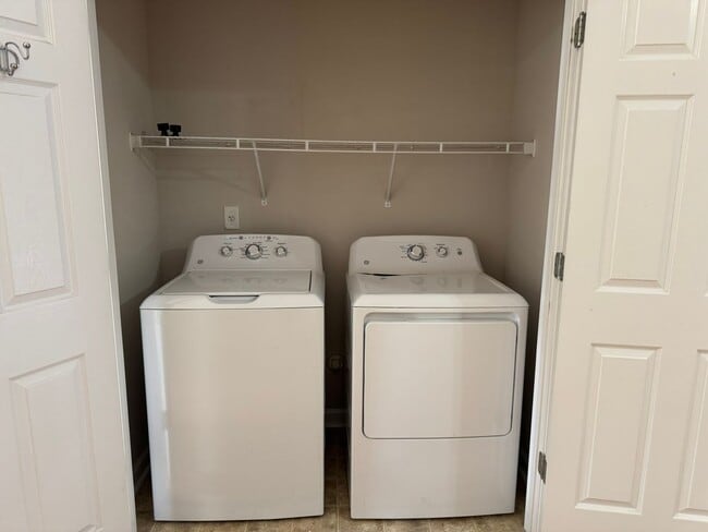 Building Photo - 210 Sunview Dr