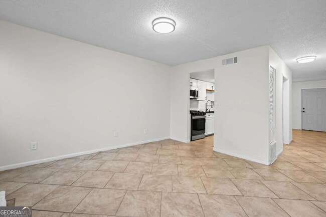 Building Photo - 579 Northridge Rd