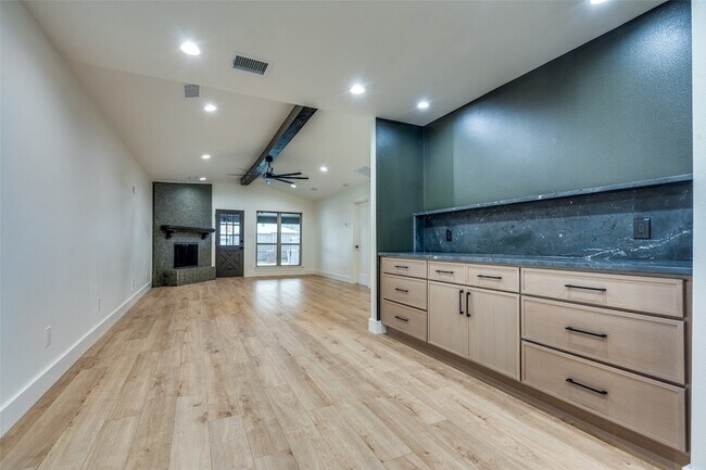 Building Photo - 1215 Mill Valley Dr