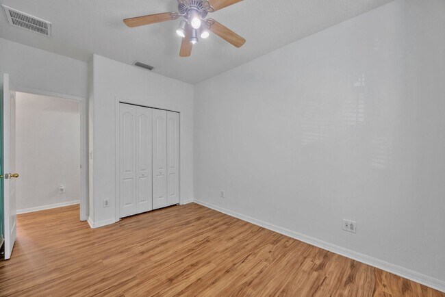 Building Photo - 10414 Tulip Field Way