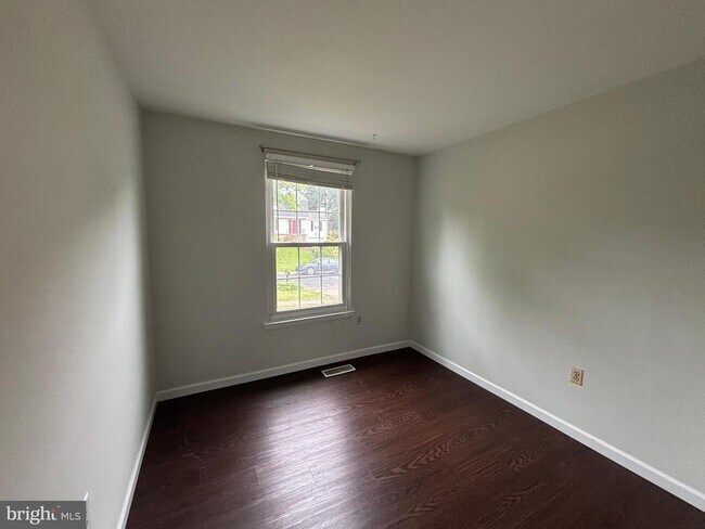 Building Photo - 25936 Largo Ct