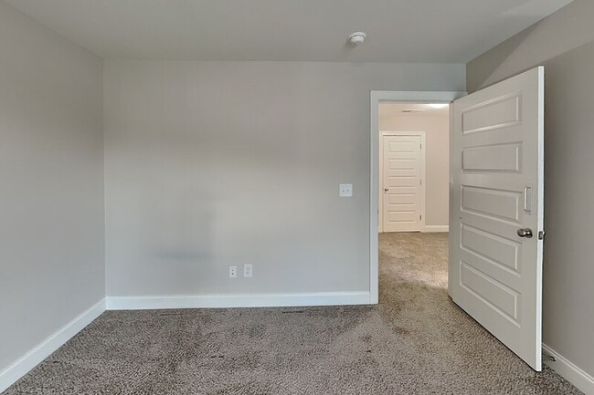 Building Photo - 1121 Camellia Ridge Dr
