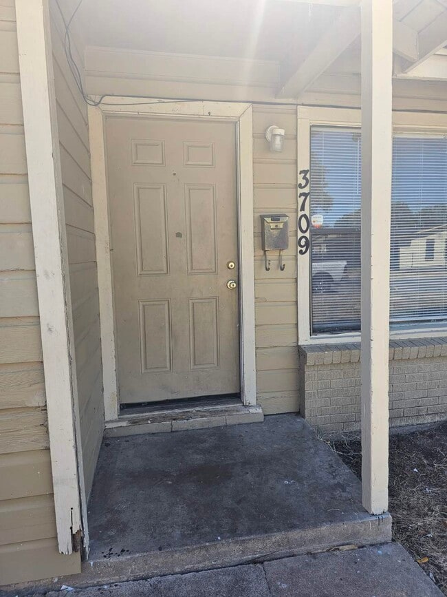 Building Photo - 3709 Pate Dr