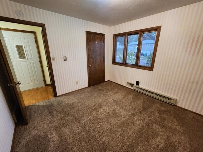 Building Photo - 2318 E Boulevard Ave