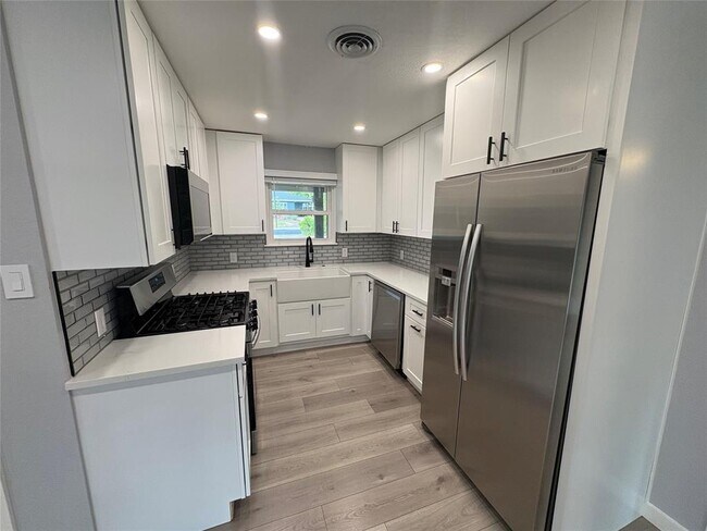 Building Photo - 6201 Belfast Dr