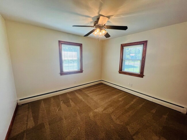 Building Photo - 3 bedroom 1 bath rancher with full basement