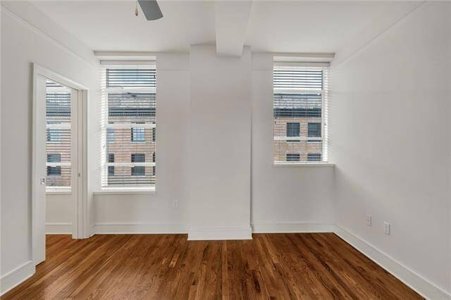 Building Photo - 833 Howard Ave