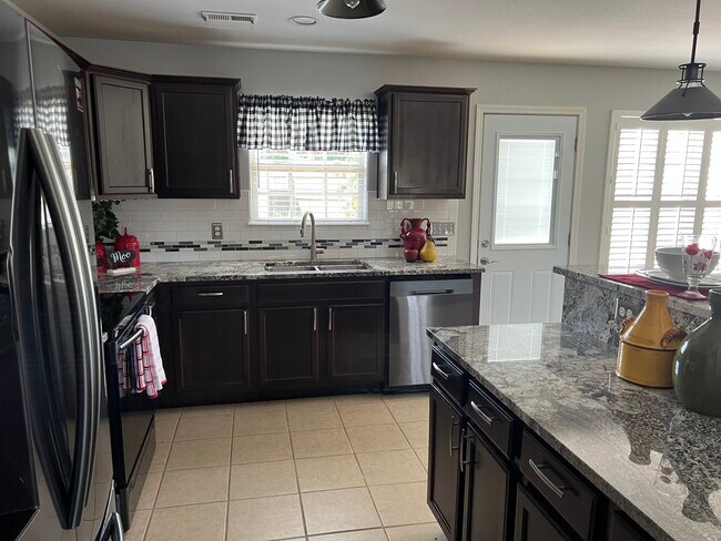 Building Photo - 455 Holts Lake Dr